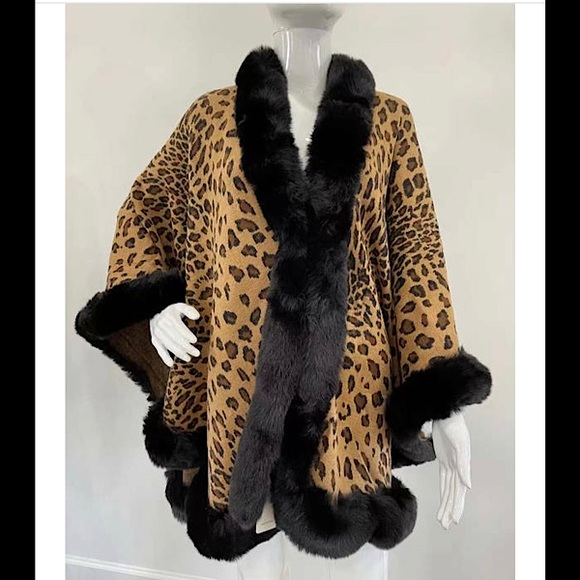 Elegant Women's - Leopard Pattern Faux Fur Poncho Cape - Black - Picture 3 of 3
